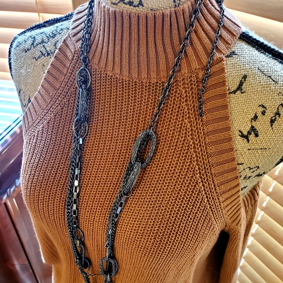 Top - Picture 2 of 4